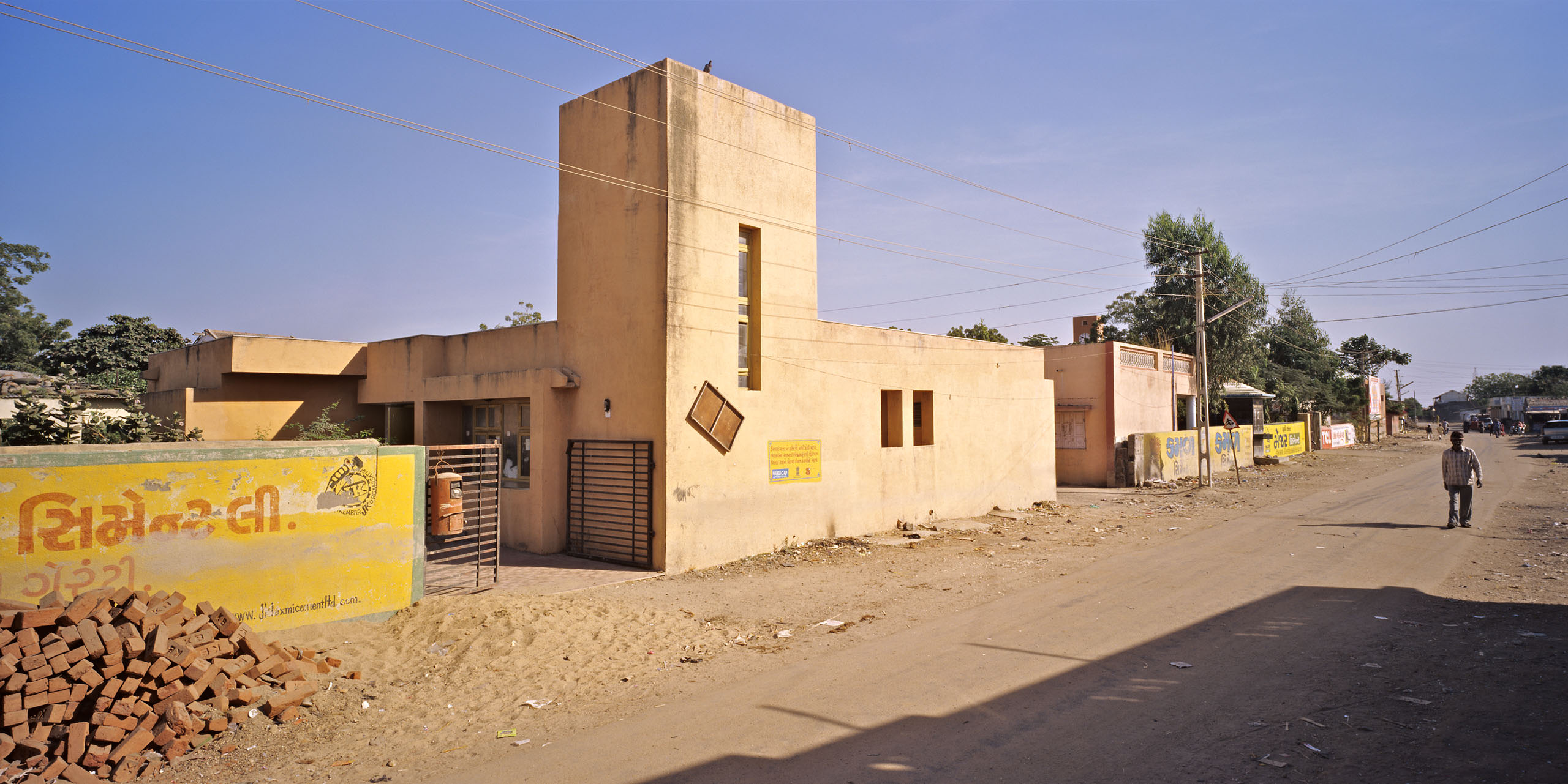 public buildings, samarkhiali, kutch